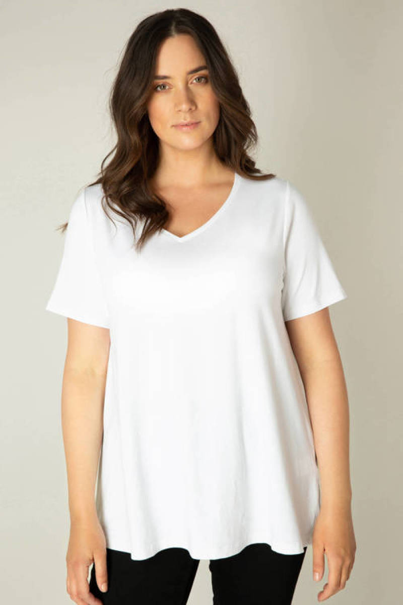 Base Level Curvy by Yesta basic T-shirt Alba wit