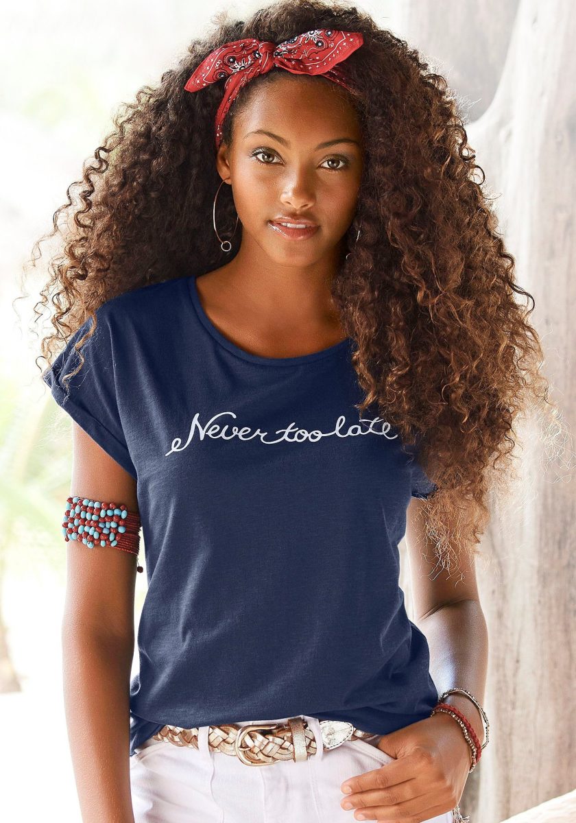 Beachtime T-shirt met modieuze gezegden frontprint "never too late"