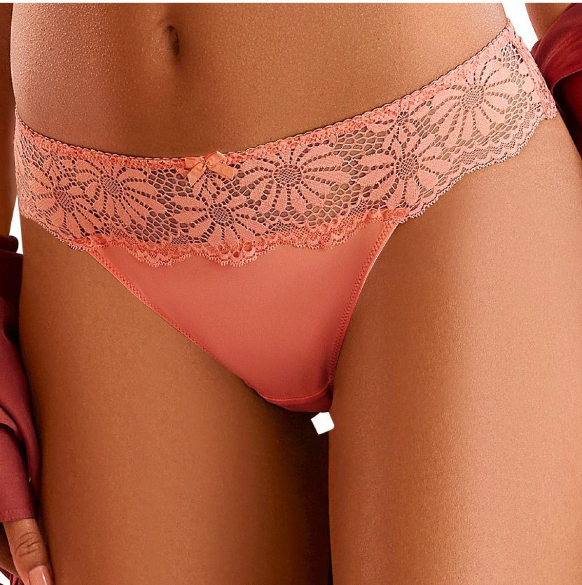 Lascana String met gebloemde kant