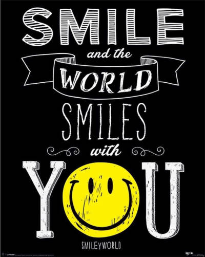Pyramid Smiley World Smiles With You Poster 40x50cm